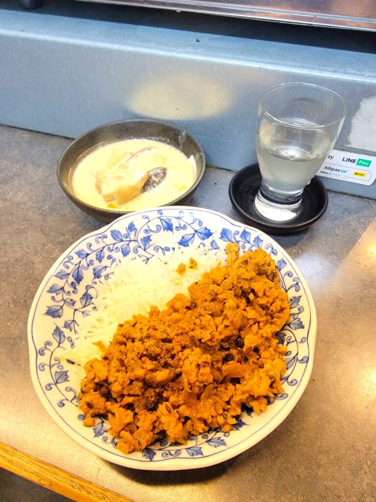 【吉祥寺 ハモニカ横丁 ハモ肉】「群馬泉 生酒原酒 初しぼり」「キーマカレー」「グリーンカレー」