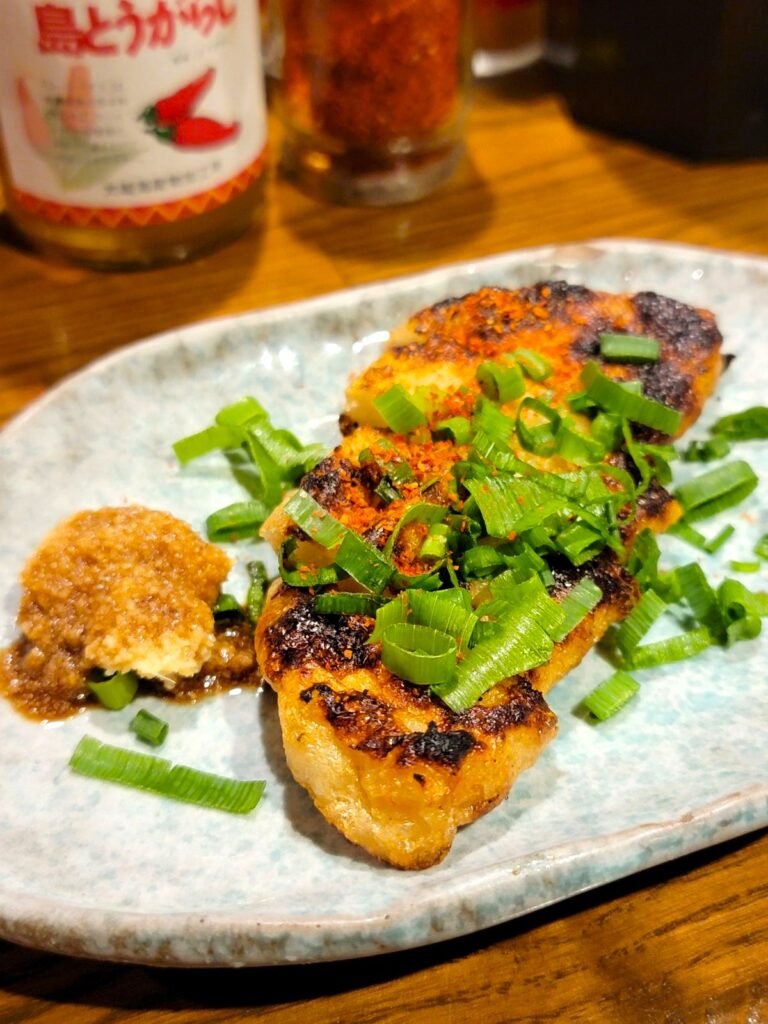 吉祥寺 やきとんなるせ日替わりメニューからはチキンスペアリブのローズマリー焼き🐔